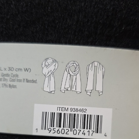 West Loop Classic Black Knit Scarf - Picture 4 of 6